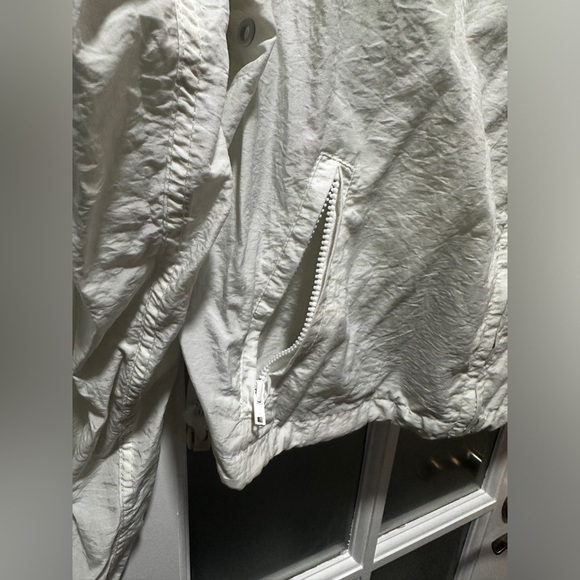 ⭐️SOLD⭐️ JGalt Cropped White with Red and Blue Stripes Windbreaker - Picture 12 of 15